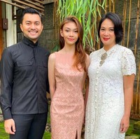 Sasikirana Zahrani Asmara merupakan putri dari pasangan selebriti Anjasmara dan Dian Nitami. Si sulung kini telah beranjak dewasa. Foto: dok. Instagram/@sasiasmara