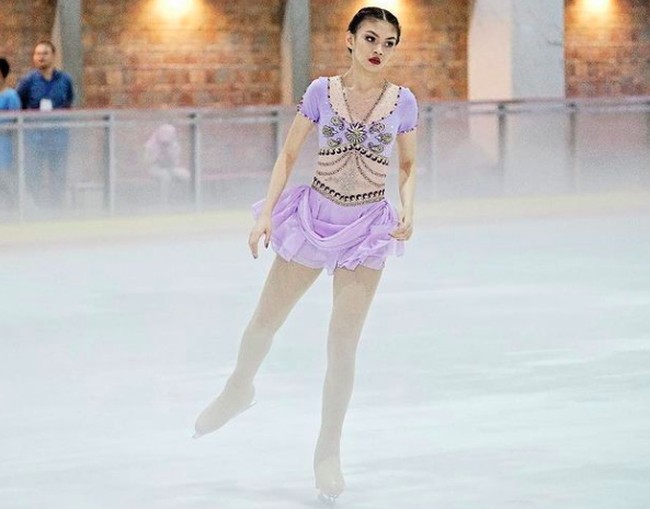Sasi merupakan atlet ice skating. Tidak hanya berprestasi di Tanah Air, namun juga dikancah intersnasional. Foto: dok. Instagram/@sasiasmara