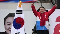 Dari empat nama itu, capres Lee dan Yoon menjadi yang paling diunggulkan dalam polling terbaru. Keduanya bersaing ketat dalam polling, meskipun Yoon mampu mempertahankan keunggulan tipis dalam beberapa pekan ini.