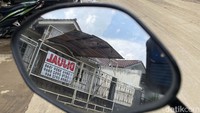 Kondisi tersebut, membuat warga mulai menjual rumahnya.