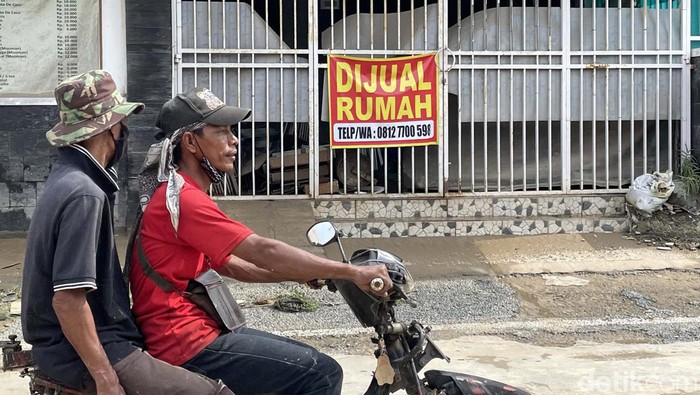 Sering Banjir, Warga Vila Nusa Indah Ramai-ramai Jual Rumah Perumahan Vila Nusa Indah II, Desa Bojongkulur, Gunungputri, Kabupaten Bogor, jadi langganan banjir saat musim hujan. Kondisi itu membuat warga rama-ramai menjual rumahnya.