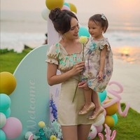 Gaun merupakan koleksi dari lini busana Shandy Aulia sendiri yang diberi nama SAC (Shandy Aulia Collections). Foto: Instagram/@shandyaulia