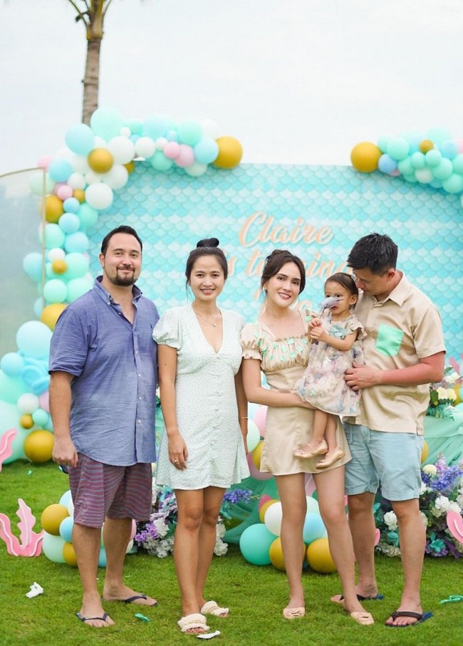Ulang tahun ke-2 Claire Herbowo diadakan di tepi pantai, tepatnya kawasan Bali Beach Glamping, Tabanan, Bali. Foto: Instagram/@shandyaulia