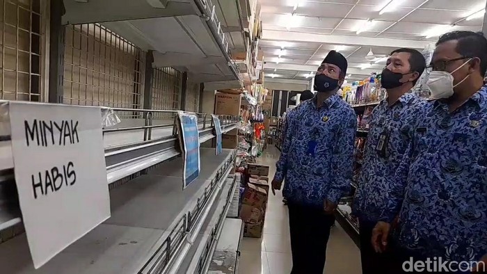 Sidak minyak goreng di pertokoan Brebes, Kamis (17/2/2022).