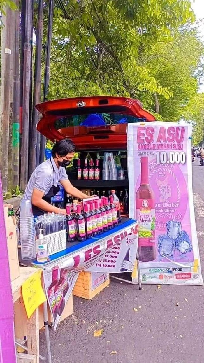 Spanduk warung makanan nyeleneh Spanduk warung makanan nyeleneh