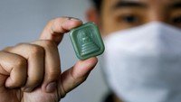 Jimat Thailand dikenal dengan citra Buddhis sangat populer di negara Asia Tenggara dan banyak yang berharap mereka akan meningkatkan spiritualitas mereka dan membawa keberuntungan.