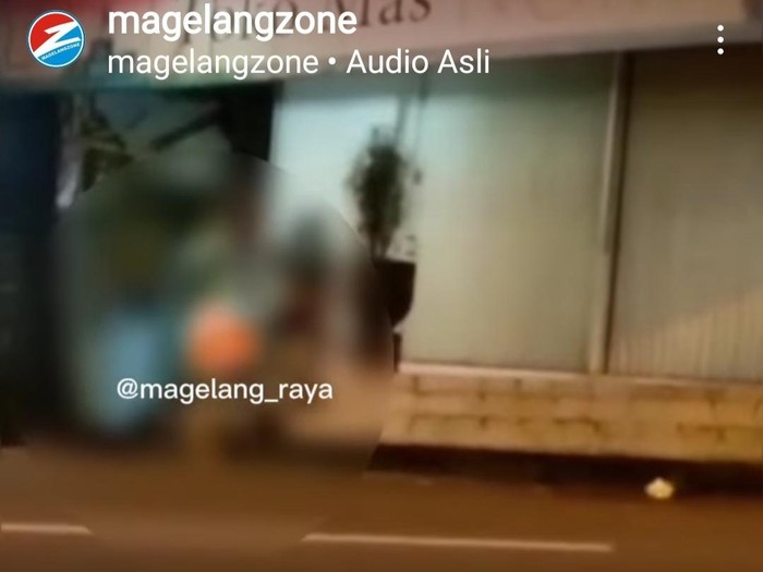 Video panas 19 detik sejoli di emperan toko Kota Magelang, Kamis (17/2/2022).