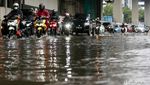 Waduh, Gegara Ini Jalan Rasuna Said Jakarta Tergenang Air