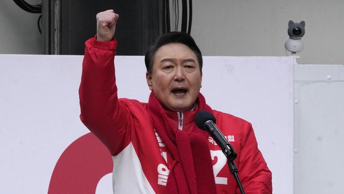 Yoon Suk Yeol, the presidential candidate of the main opposition People Power Party, speaks during a presidential election campaign in Seoul, South Korea, Tuesday, Feb. 15, 2022. Candidates kicked off official campaign on Tuesday for South Koreas presidential election on March 9. (AP Photo/Ahn Young-joon)