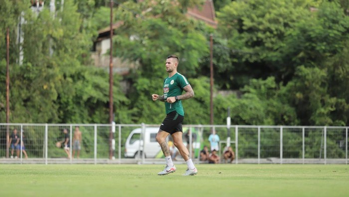 Aaron Evans bebas dari sanksi larangan 4 pertandingan.