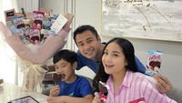 Rayakan ulang tahun yang ke 34 dan 35, Raffi Ahmad dan Nagita Slavina harus merayakannya secara terpisah. Karena Raffi sedang melakukan isolasi mandiri. Foto: Instagram @raffinagita1717