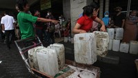 Minyak goreng curah tersebut dijual untuk para pedagang seharga Rp10.500 per liter.