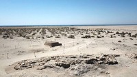 Lokasinya berada di Pulau Ghagha. Tepatnya, di sebelah barat kota Abu Dhabi. Kemungkinan, bangunan ini merupakan rumah bagi komunitas kecil yang tinggal bertahun-tahun. (Departemen Tourism and Culture Abu Dhabi)
