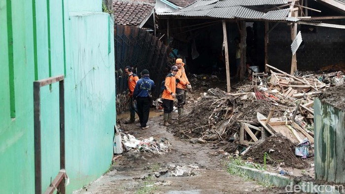 Banjir bandang menerjang Kampung Tugu, Kecamatan Baros, Kota Sukabumi. Begini kondisi rumah-rumah warga usai diterjang banjir.