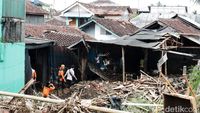 Masjid-Sekolah Rusak Berat Diterjang Banjir Sukabumi