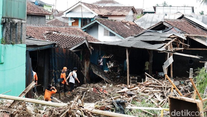 Banjir bandang menerjang Kampung Tugu, Kecamatan Baros, Kota Sukabumi. Begini kondisi rumah-rumah warga usai diterjang banjir.