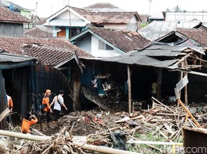 Masjid-Sekolah Rusak Berat Diterjang Banjir Sukabumi