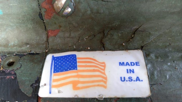 Benda mirip rudal Made In USA yang ditemukan di Selayar. (dok. Istimewa)
