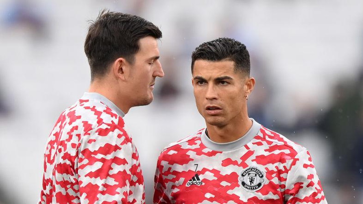 Harry Maguire dan Cristiano Ronaldo dikabarkan terlibat perselisihan. (Foto: Getty Images/Justin Setterfield)