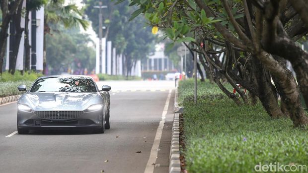 Ferrari Roma Ferrari Roma yang dites secara dinamis oleh tim detikOto di Area GBK, Jakarta.