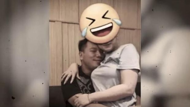 Foto Mesra Vicky Prasetyo