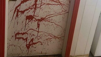 Mencoba berseni tapi malah bikin serem. Foto: Boredpanda