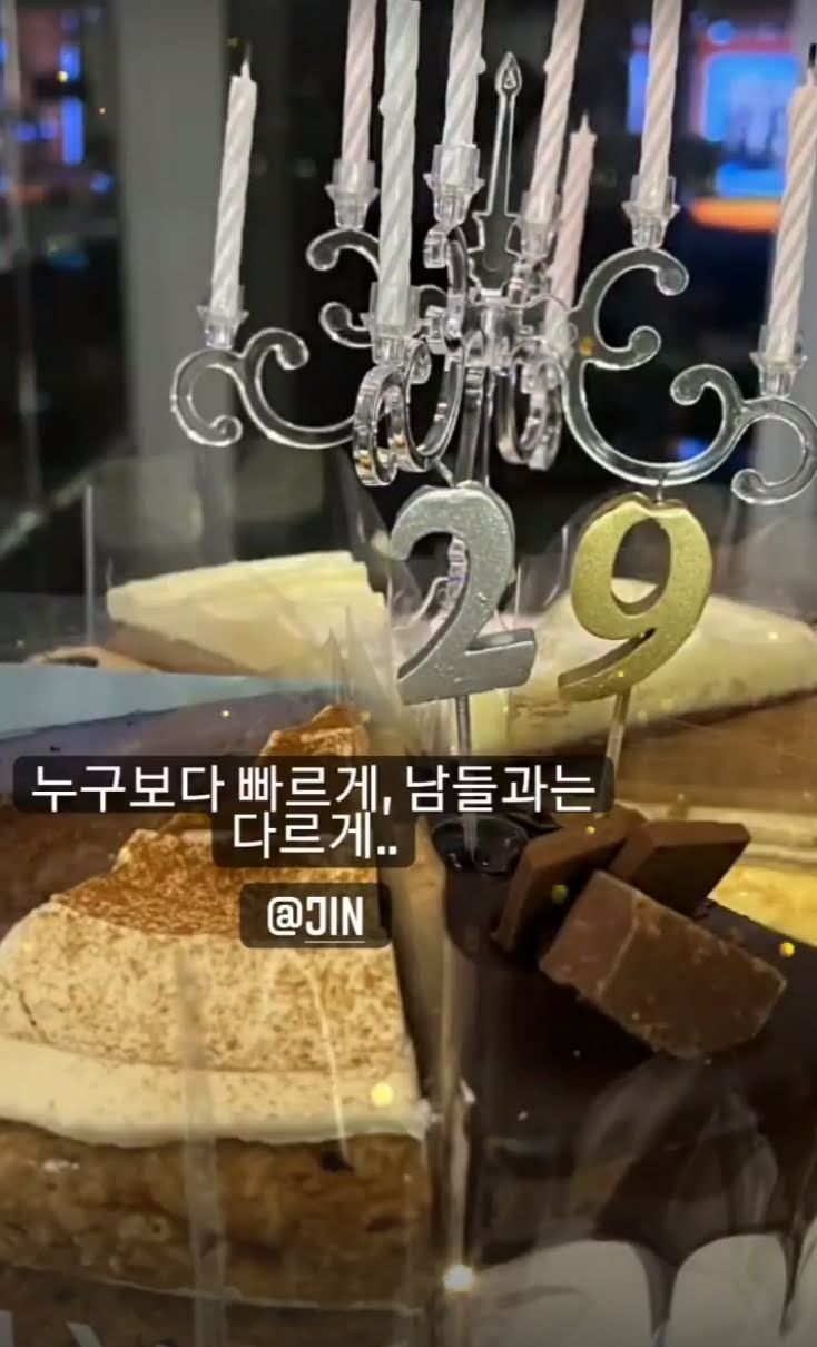 Hadiah Sikat Toilet Emas J-Hope BTS dari Jin BTS