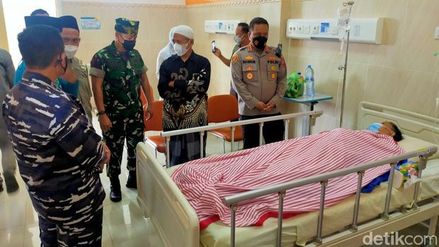 Pelaku pembacokan KH Affandi Musyafa ditangkap polisi. Pelaku tak lain santri yang baru masuk ke ponpes yang diasuh Kiai Affandi Musyafa, PP Miftahul Hidayah.