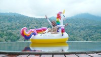 Spot Photo Fillage Pool, kalau yang ini berenang di atas gunung