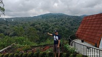 Pemandangan yang menawan untuk berfoto dengan bacground alam yang masih asri