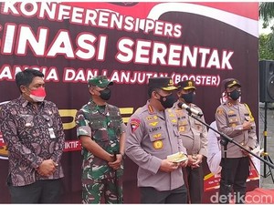 Cek Vaksinasi Serentak di Borobudur, Kapolri Pasang Target 1,1 Juta Dosis
