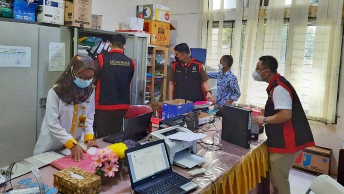 Kejati Sumsel melakukan penggeledahan di sejumlah kantor pemerintahan