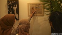 Seperti karya Linkan Palenewen Paramarta dengan judul From The East yang menggunakan mix media.