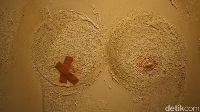 Sebuah pameran bertajuk Bosombarter atau dengan kata lain yaitu Tukerantete digelar untuk mematahkan stigma sosial dan tabu budaya disekitar perempuan.
