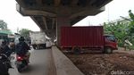 Lahan di Kolong Tol Becakayu Jadi Tempat Parkir Liar