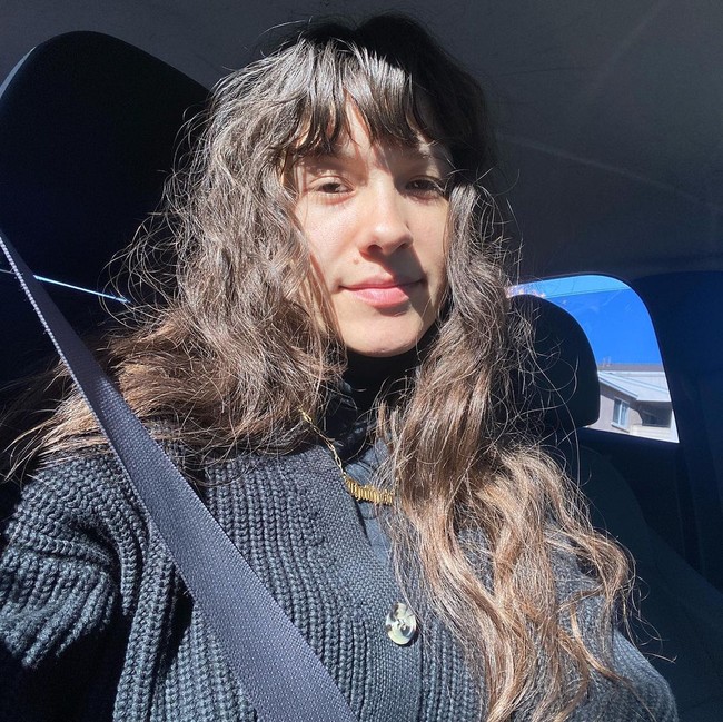 Secara mental lebih sehat juga karena penting untuk merasa nyaman. Aku tidak butuh 40 menit untuk menata rambutku setiap pagi. Rambutku terasa lebih sehat dan tumbuh lebih cepat, ungkapnya dilansir Daily Mail.Foto: Instagram @veggieshredder