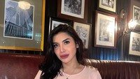 Nah, kalau yang satu ini adalah momen Millen Cyrus saat nongkrong di Union, sebuah kafe populer di Jakarta. Foto: Instagram @millencyrus