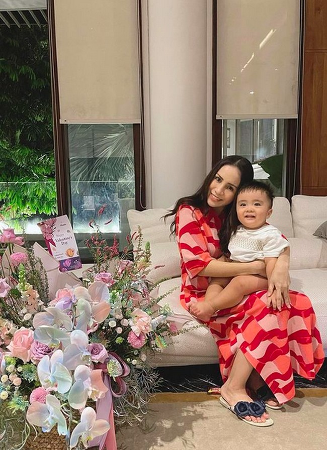 Momo Geisha pun tak tinggal diam. Komentar lucu, perkara bibir blm ready difoto aja dikatain, langsung body shaming, balasnya. Foto: Instagram/@therealmomogeisha