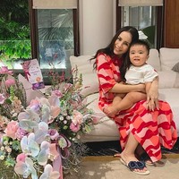 Momo Geisha pun tak tinggal diam. Komentar lucu, perkara bibir blm ready difoto aja dikatain, langsung body shaming, balasnya. Foto: Instagram/@therealmomogeisha