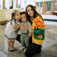 Momo Geisha dan keluarganya berdomisili di Malang, Jawa Timur. Mereka tinggal di sebuah rumah mewah dengan fasilitas lengkap. (Foto: Instagram/@therealmomogeisha)