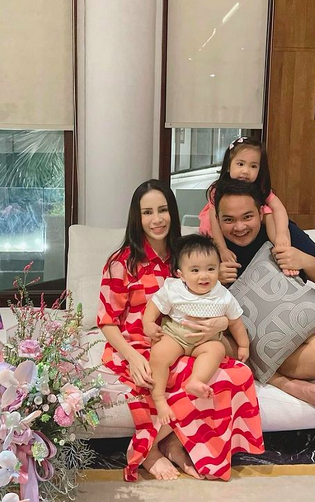 Ekspresi wajah Momo Geisha ternyata menyita perhatian netizen. Kolom komentar didominasi cibiran netizen tentang wajahnya. (Foto: Instagram/@therealmomogeisha)