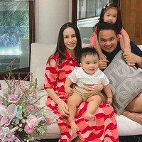 Ekspresi wajah Momo Geisha ternyata menyita perhatian netizen. Kolom komentar didominasi cibiran netizen tentang wajahnya. (Foto: Instagram/@therealmomogeisha)