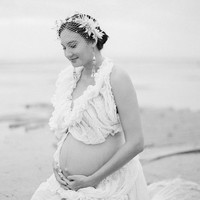 Pakaian yang dikenakannya itu tampak memperlihatkan dengan jelas baby bump di perut Nadine yang sudah semakin besar. Penampilannya itu semakin disempurnakan dengan hiasan kepala dan anting gantung yang menjuntai di telinganya. Foto: dok. Instagram/@nadinelist