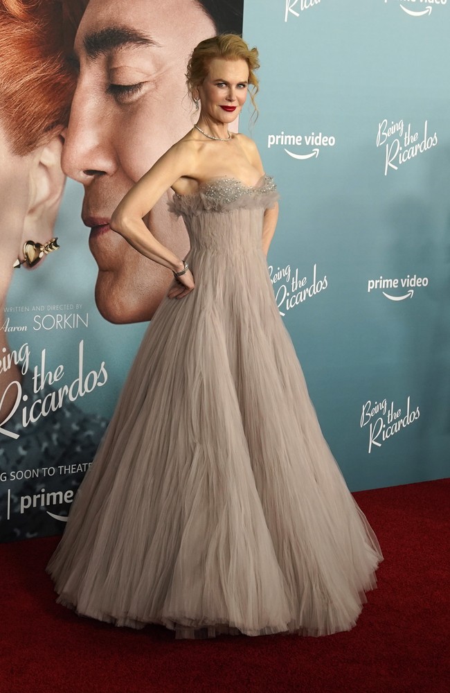 Tapi wanita dengan tinggi badan 179 cm ini berhasil mengalahkan rasa mindernya dan kini jadi salah satu aktris dalam daftar A-list, lewat film populer Hollywood seperti ‘Big Little Lies’, ‘Moulin Rouge’, ‘The Hours’ dan ‘Eyes Wide Shut’. Foto: Chris Pizzello/Invision/AP