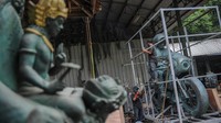 Sebagai informasi, Awalnya Nyoman diminta untuk membuat patung itu oleh Kementerian PUPR yang nantinya akan dipajang di area Sirkuit Mandalika.