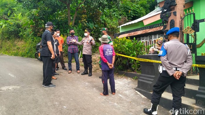 patung rusak di pura kediri
