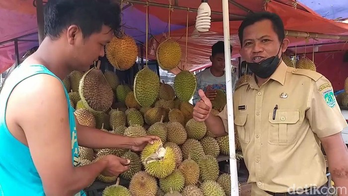 pedagang durian pandaan