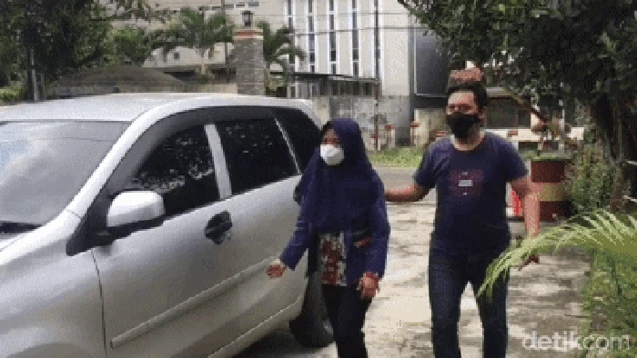 Ibu rumah tangga di Sukabumi diamankan polisi usai melakukan penipuan.