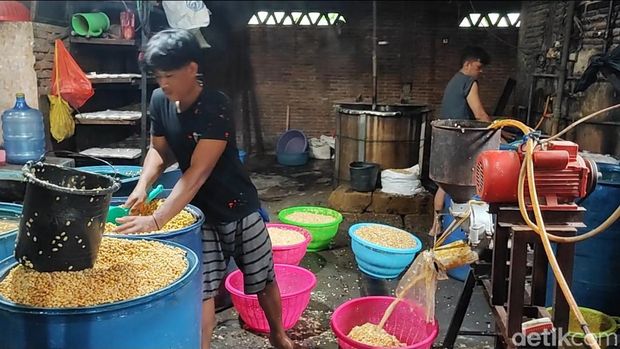 Perajin tahu tempe di Kota Parepare