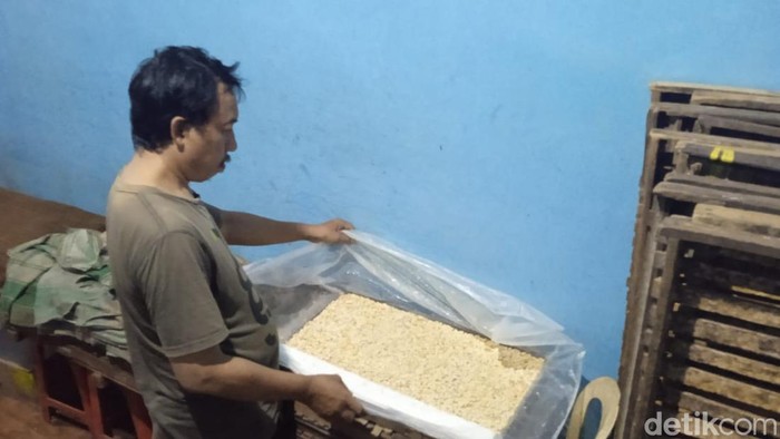 Perajin tempe di Surabaya